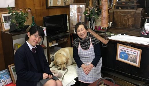 おばあちゃんの手焼き煎餅は、醤油2度付け備長炭！